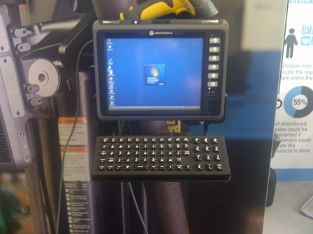 Klawiatura silikonowa Preh KeyTec na wózku widłowym z terminalem